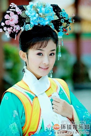 在海内外的热播,凭借清纯俏丽的外型和大气甜美的演绎了晴格格一角