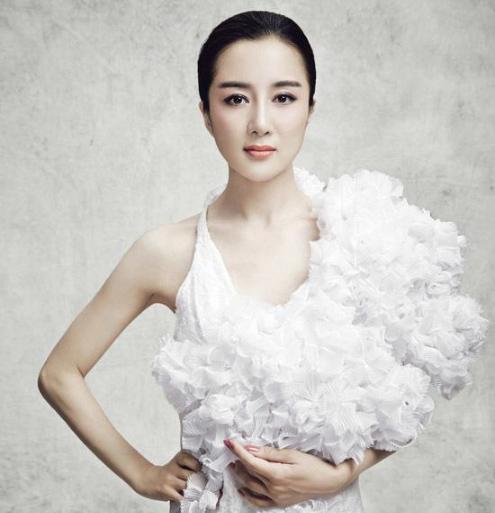 李依晓起诉叶璇放狗咬人 网友:狗咬狗一嘴毛