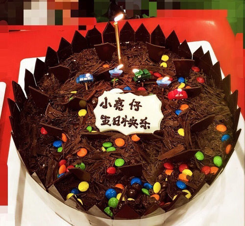 田亮首曝二胎儿子正面照帅气逼人 颜值爆表完