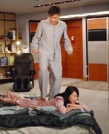 黄宗泽祝福胡杏儿八年情回顾网友心疼 明星好