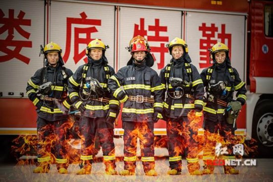 娄底消防拍摄炫酷海报 再现"烈火英雄"(组图)