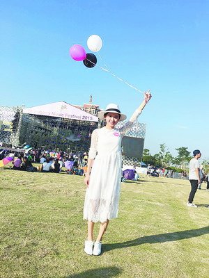 两天三万人“草莓”嗨爆集美30多组重磅乐队和艺人轮番登场