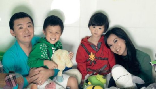 田亮小儿子首度曝光 哪些明星生下两个宝宝?