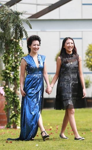 胡军妻子卢芳庆生 两人8年甜蜜情史曝光(图)