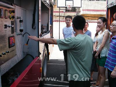 蒸湘開放消防站 社會公眾“親密接觸”消防