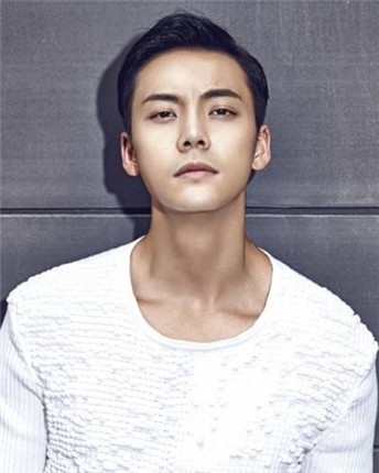  陈伟霆晒帅照  网友纷纷称赞 网曝陈伟霆赵丽颖