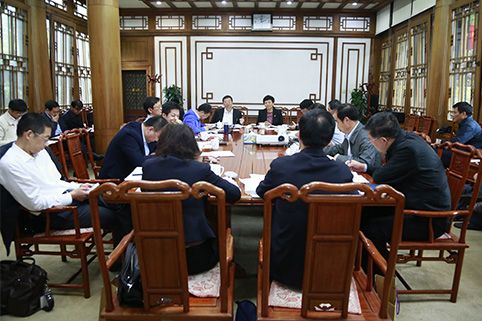 清华大学校领导班子举行三严三实专题教育集