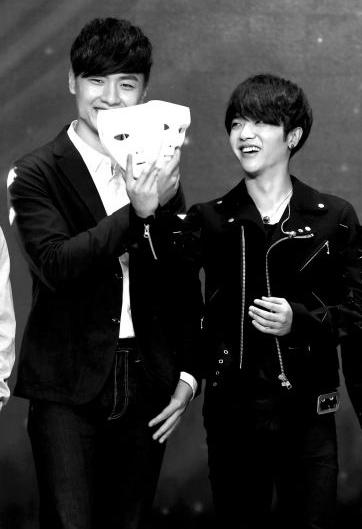 陈小春上真人秀抢头条 尽显男儿本色给儿子树