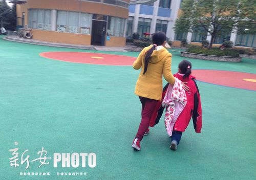 合肥一幼儿园塑胶地坪散异味 家长心里直发慌