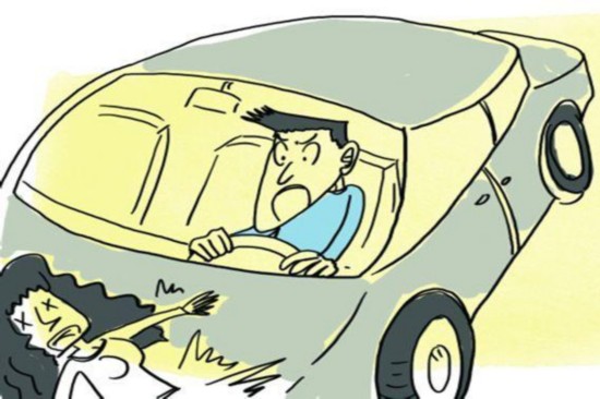 撞人糊涂母亲顶包 一味护犊冒充肇事者上了救护车