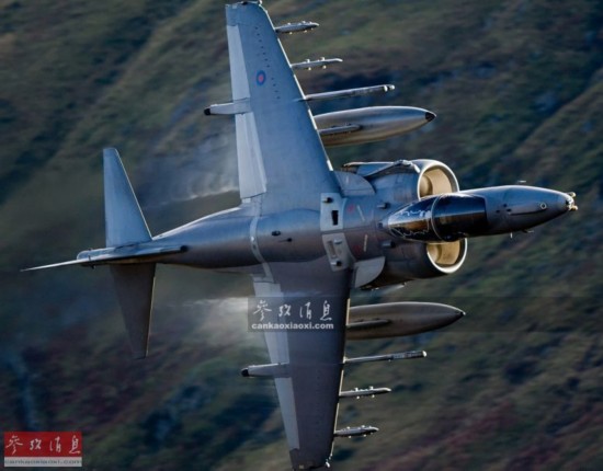 北约战机穿越马赫谷!能看清飞行员恶搞标语