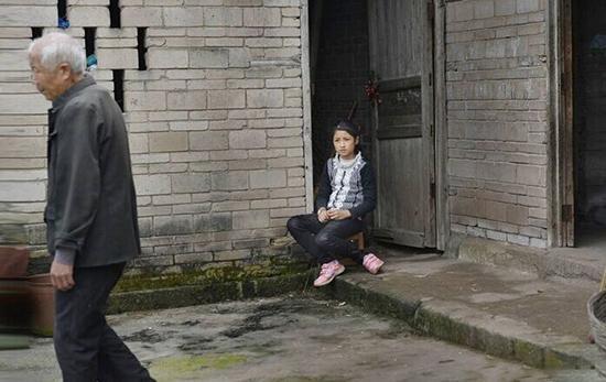 v女孩女孩包含劝父小语言写信大道理(图)--山东头女生像头女生背影图片图片
