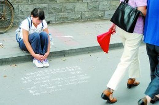 80岁老人吐血行乞真相 揭秘几种常见职业化乞讨