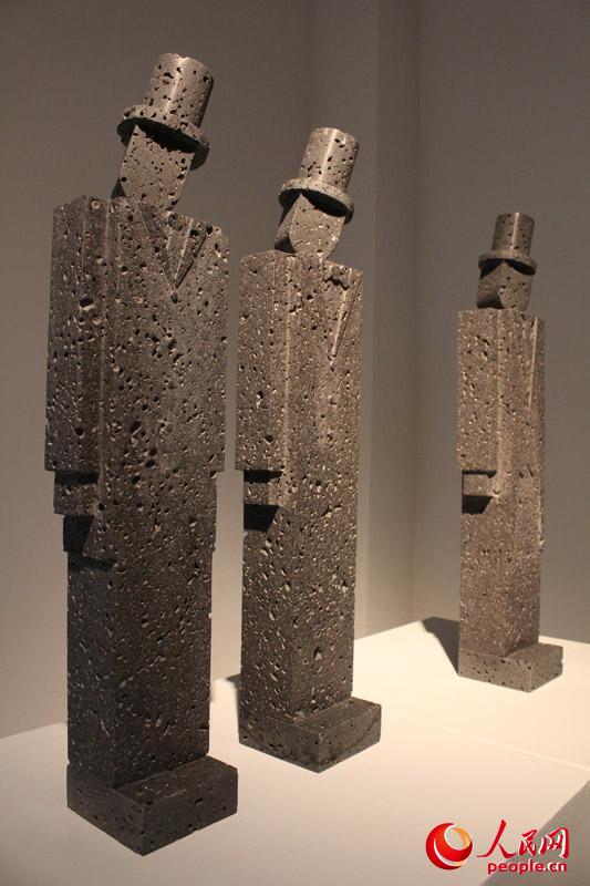 �����̼��ڻݰ�������ʯ����Ʒ�����ϵ�С����������� ��Է �㣩