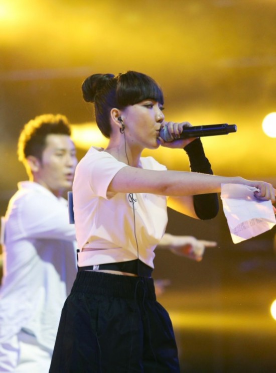 奔跑吧兄弟第三季:baby用脚写字 大黑牛李晨震