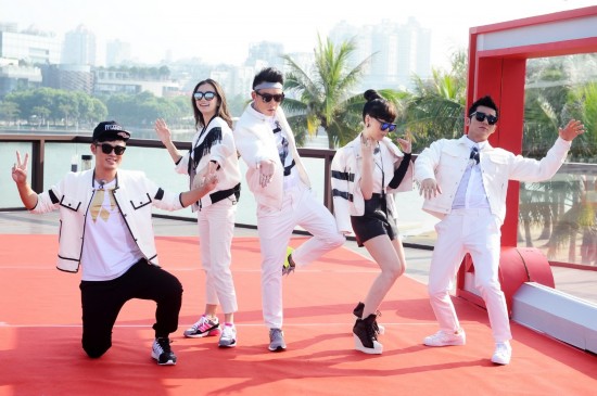 奔跑吧兄弟第三季:baby用脚写字 大黑牛李晨震