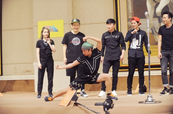 奔跑吧兄弟第三季:鹿?听音乐秒猜歌名 baby状