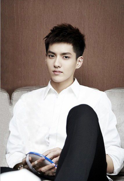 王凯霍建华鹿晗吴亦凡 男星白衬衫造型PK谁是