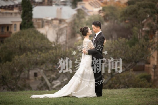 奶茶妹妹章泽天怀孕后亮相 身材仍苗条纤细