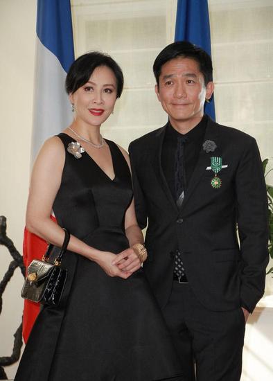 刘嘉玲与康康亲亲 萌娃的超级干妈团盘点(组图