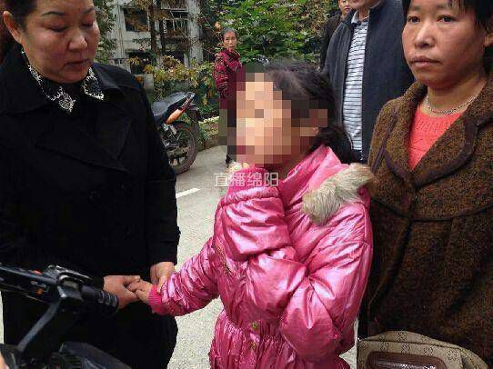 四川11岁 女孩 疑 被养父母虐待  全身多处刀疤(图