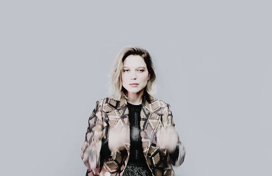 š (Lea Seydoux)