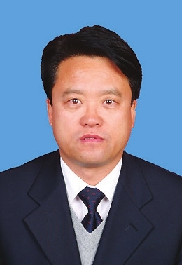 曾任通化县委副书记,县长,通化县委书记.现任梅河口市委书记(副厅级).