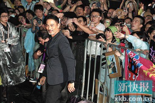 第52届金马奖:舒淇林嘉欣清凉上阵 邓超省钱给