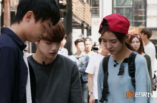 张予曦《一年级》预告泪崩成迷 网友推测疑被