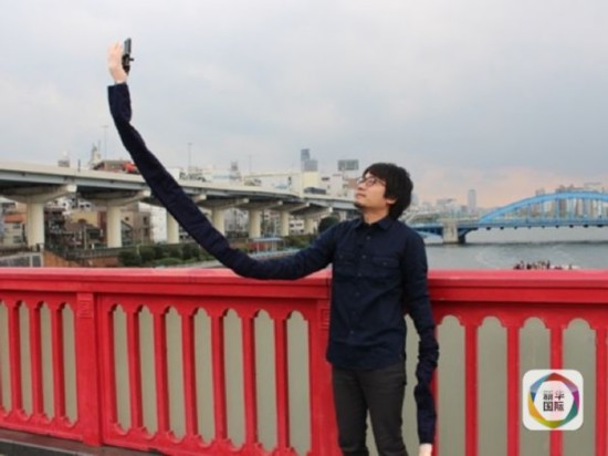 自拍杆惹人嫌?自拍臂来了