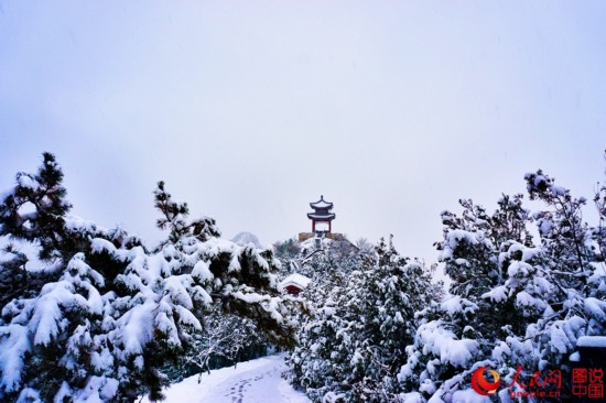 北京迎大雪天 红螺寺白雪皑皑如童话世界