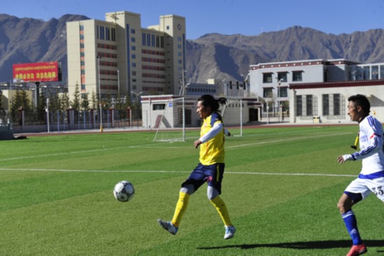 拉萨首届公益足球赛两天为患病女孩筹集三万爱
