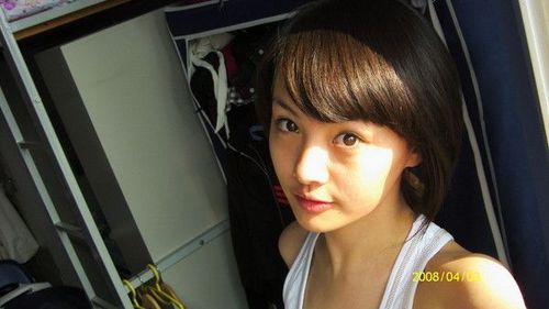 《微微一笑很倾城》杀青 郑爽大学美照短发清