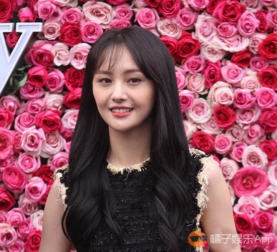 郑爽继续爆瘦瘦的都快皱成老太太了