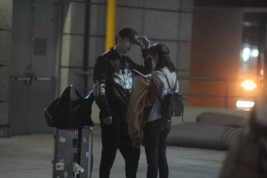 陈晓被曝机场醉酒痛哭画面曝光 陈妍希口中的"暖男"为何如此伤心
