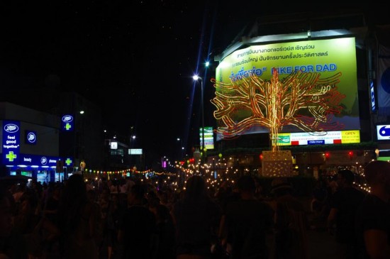 泰国水灯节:万灯齐亮点明夜空(高清组图)