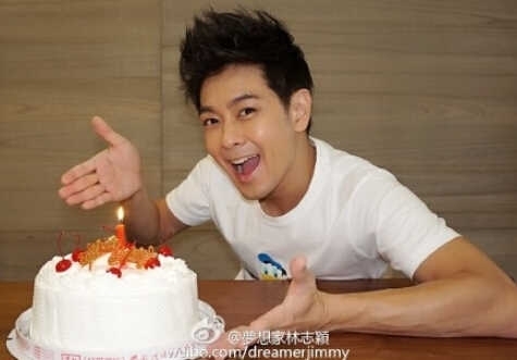 林志颖趴地玩游戏 揭林志颖老婆陈若仪神秘资