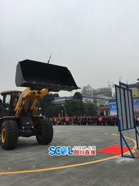 挖挖机技术哪家强?130余名养路机械操作工比