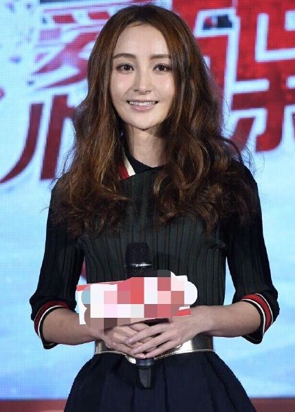 姚笛正式复出下巴变尖似整容 坦言恋爱智商会变零