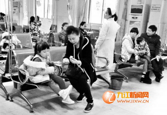 2个月小孩病毒性感冒发烧怎么办