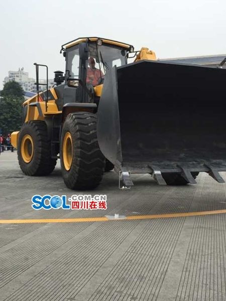 挖挖机技术哪家强?130余名养路机械操作工比