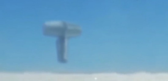 ���˿ͷɻ����ĵ�����UFO���� ����������֮��