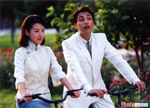 陈坤董洁牵手现身 CP感十足 盘点金燕西和冷清