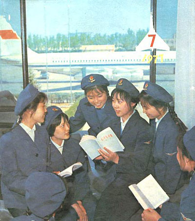 揭秘中国第一批空姐:高中毕业 会一门外语