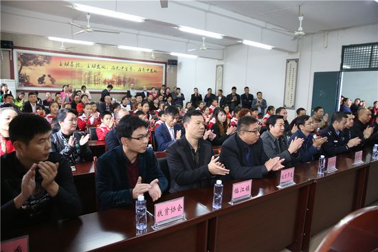 启明公益万里行重庆站捐赠仪式