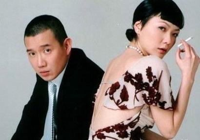 黄晓明baby结婚证件照 夫妻相俏皮恩爱揭明星另类结婚