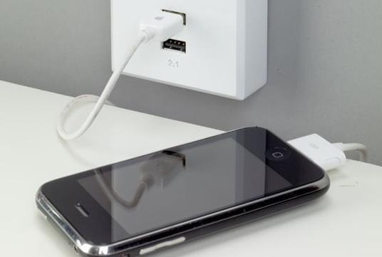 女孩手机遭电击头痛不止45元买充电器 盘点手