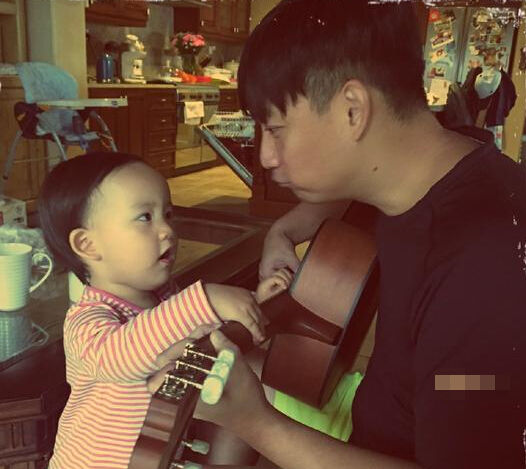 黄磊晒老年扮相 黄磊与孙莉结婚11年 幸福家庭