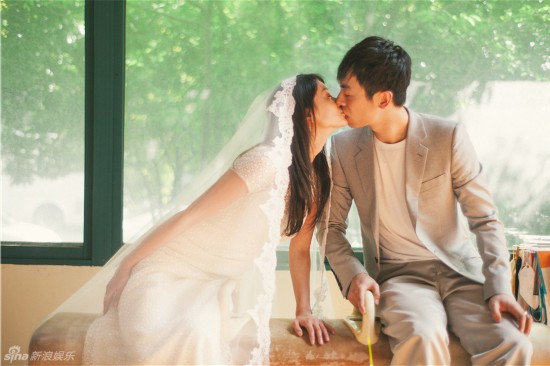 娇妻婚纱活春宫_动漫婚纱情侣头像(2)