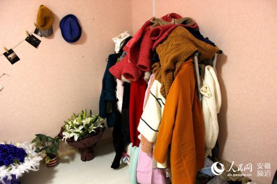 探访网络女主播:月收入数万 吃的10元盒饭